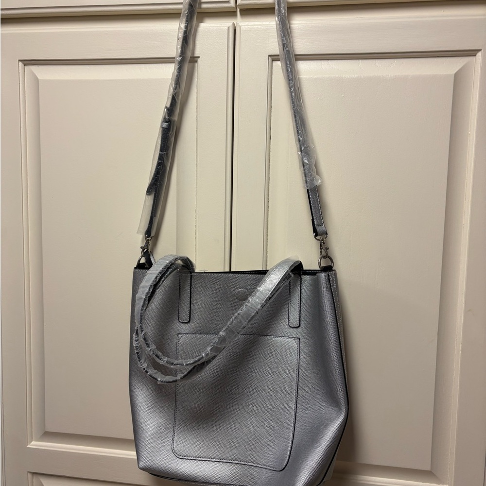 Silver Shoulder Bag with Adjustable Strap and Metallic Finish